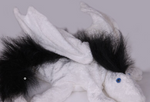 Schulterdrachen Klein - weiß mit blauen Augen - mit Plüschkamm