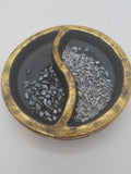 Yin Yang Schale aus Keramik schwarz-gold mit Ladesteinen